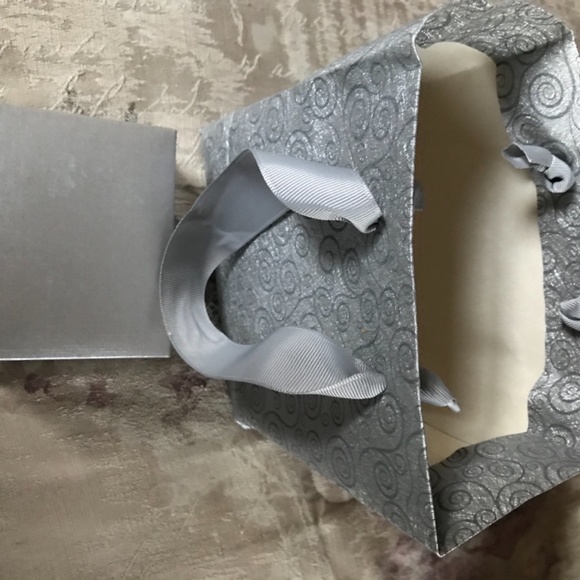 Nice necklace and earrings: - Picture 7 of 8